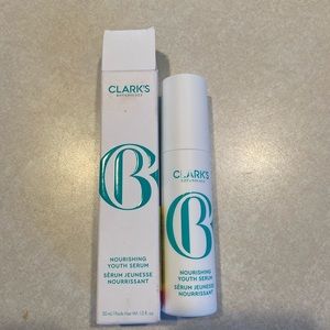 Clarks botanicals nourishing youth serum